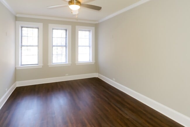 Foto del edificio - 817 W Lakeside Pl