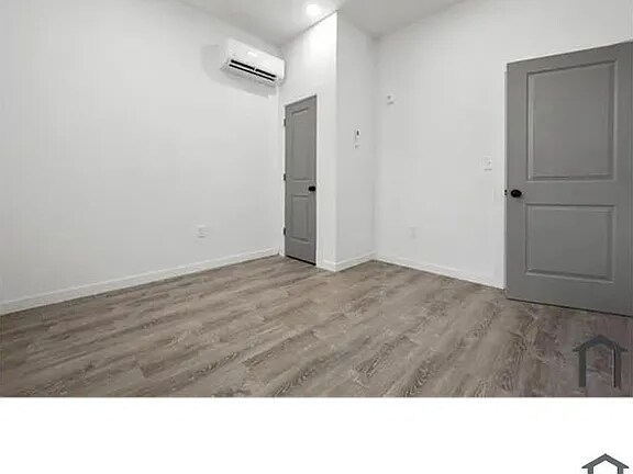 Building Photo - 1237 N 60th St