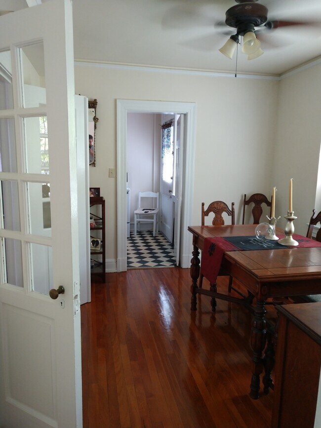 Foto del edificio - 602 W Chapel Hill St
