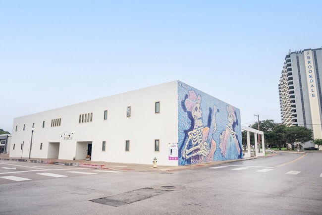 Building Photo - 201 S Chaparral St