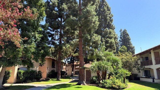 Foto del edificio - 6019 Rancho Mission Rd