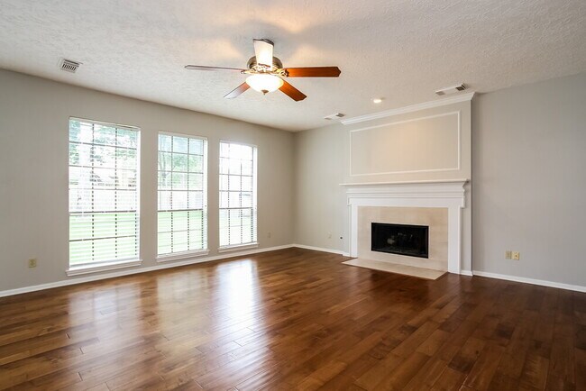 Foto del edificio - 5111 Natural Bridge Dr