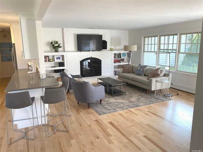 Foto del edificio - 795 Oyster Ponds Ln