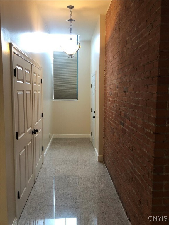 Foto del edificio - 210 W Division St
