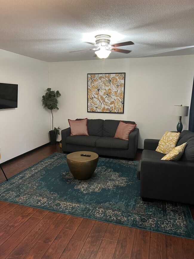 Foto del edificio - 1616 Morehead Ave