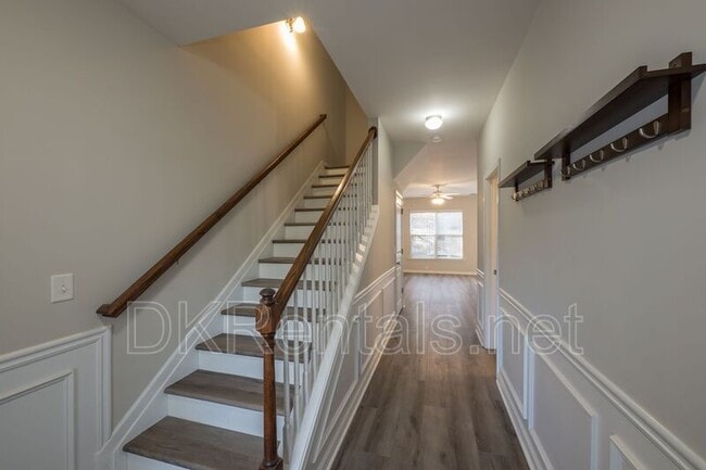 Building Photo - 204 Parc View Ln