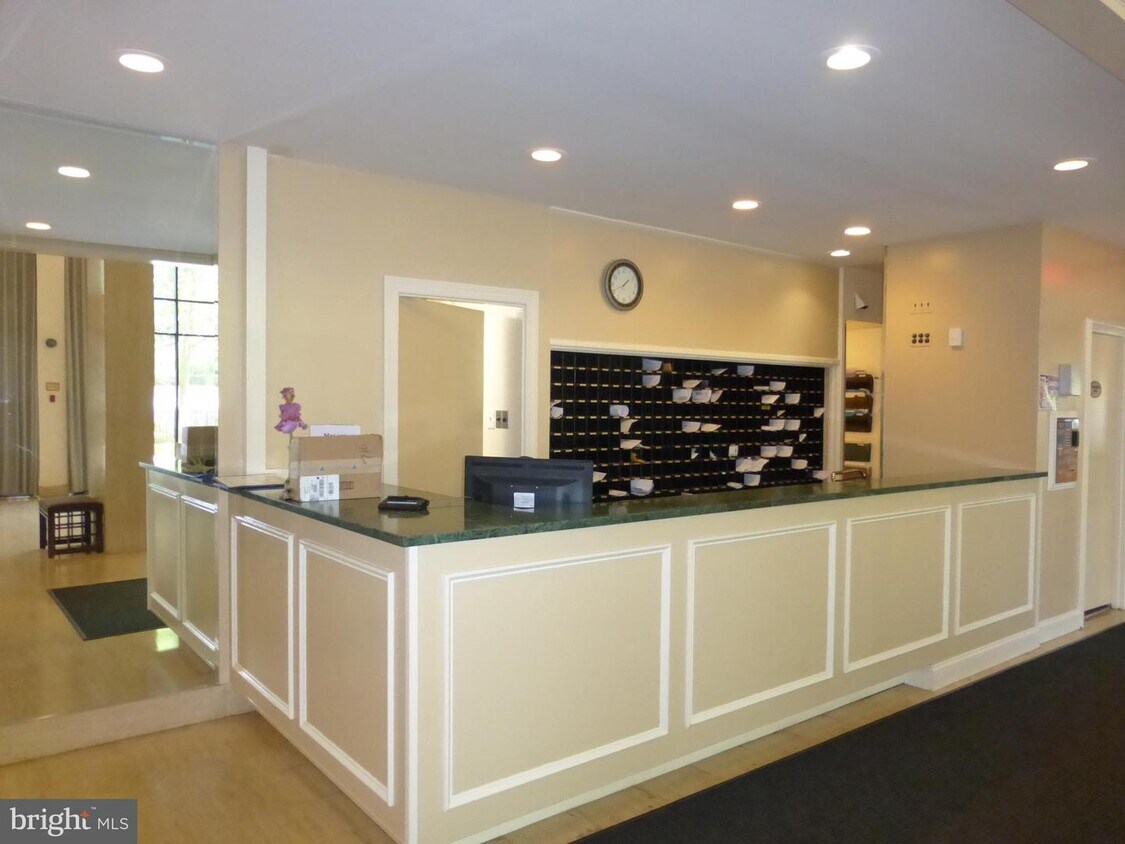 Primary Photo - 1300 Army Navy Dr