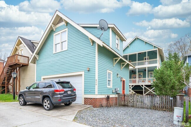 Foto del edificio - 820 Sedgefield St