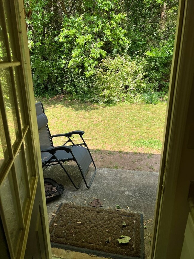 Building Photo - Duplex in Residential Eastside Area