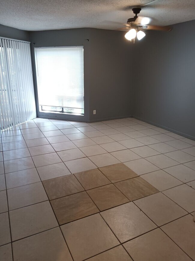 Building Photo - 2/2 in Central Orlando!