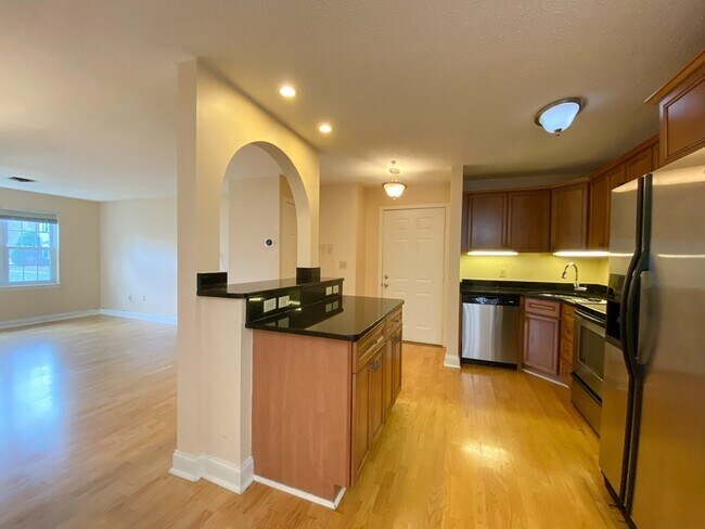 Building Photo - 750 Brookside Dr