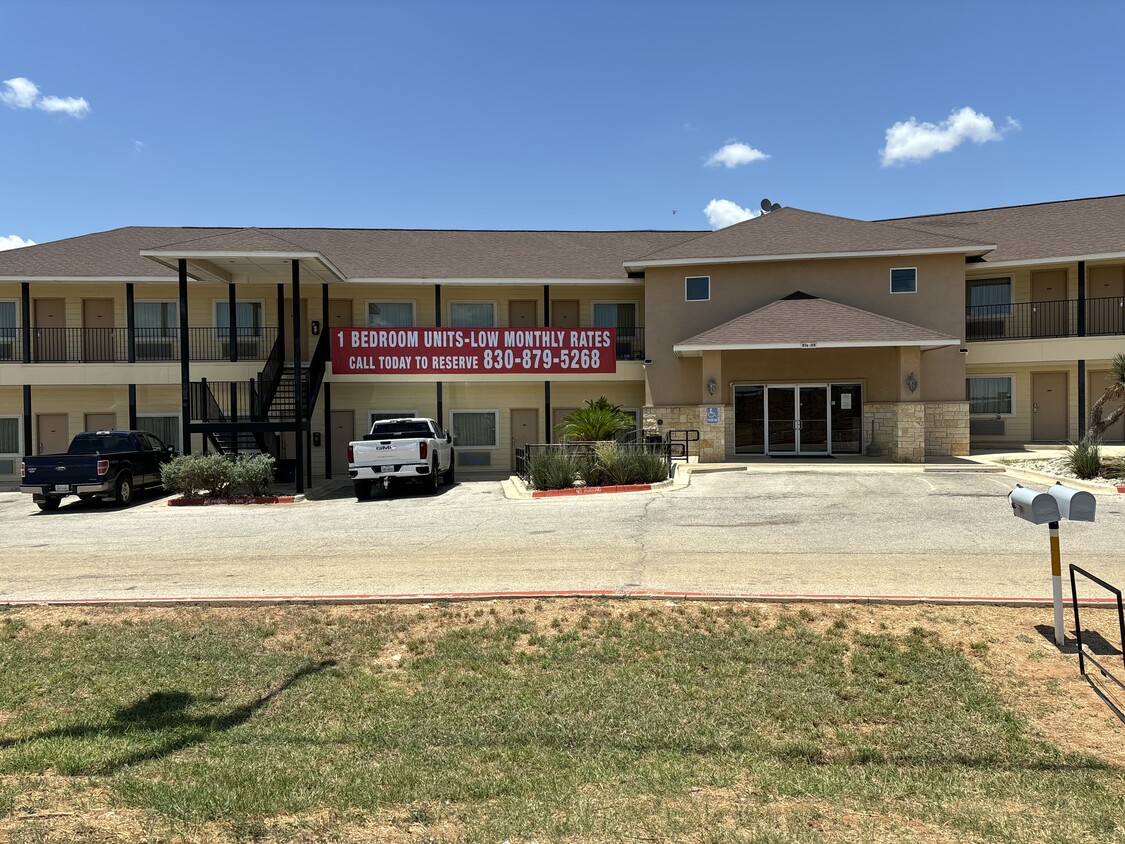 Primary Photo - Hotel Cotulla