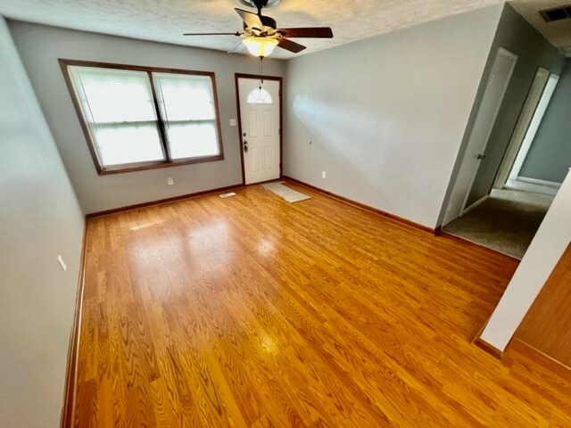 Building Photo - 2204 E Riverside Dr