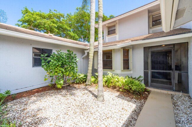 Foto del edificio - 428 Lake Pointe S Ln
