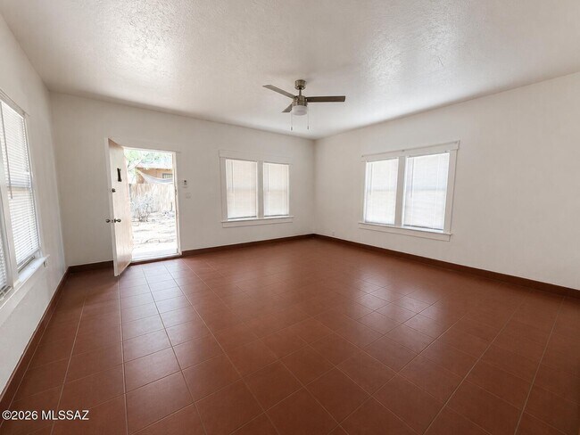 Foto del edificio - 2955 N Cherry Ave