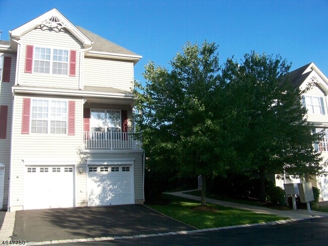 Building Photo - 27 Briar Ln