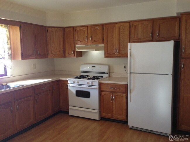 Building Photo - 3304 Stonehedge Rd