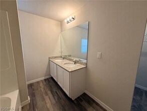 Building Photo - 324 NW 3rd Ln