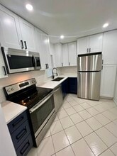 Building Photo - 4657 Fountains Dr S