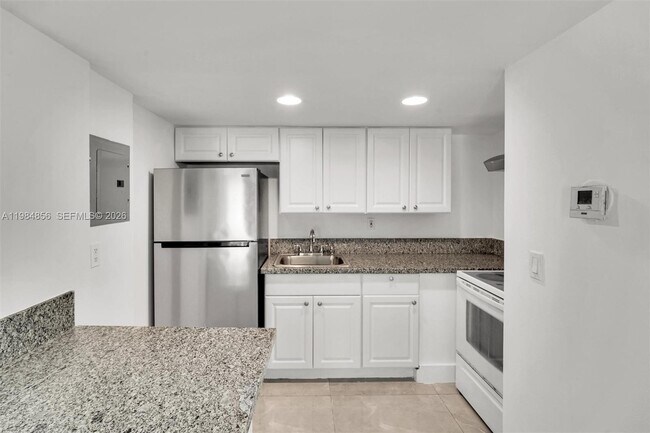 Building Photo - 4325 NW S Tamiami Canal Dr