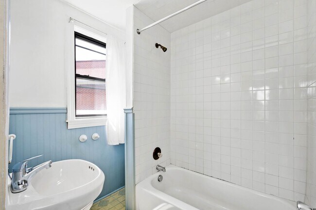 Foto del edificio - Stunning 4 bedroom home in Overbrook avail...