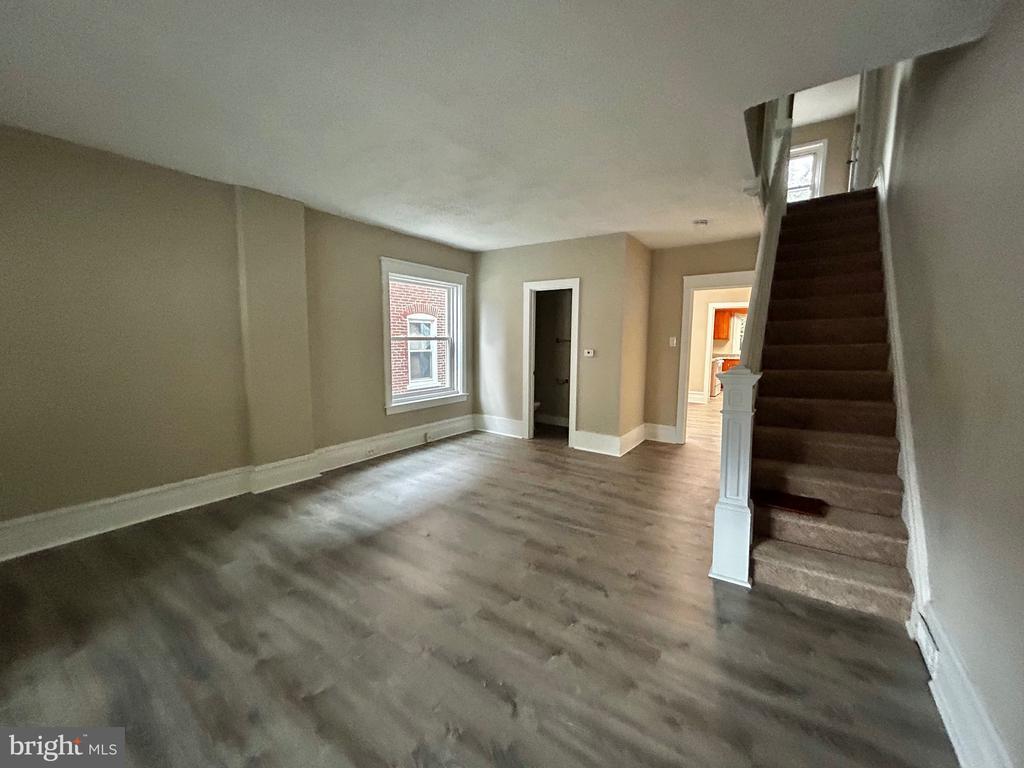 Foto principal - 44 E 2nd St