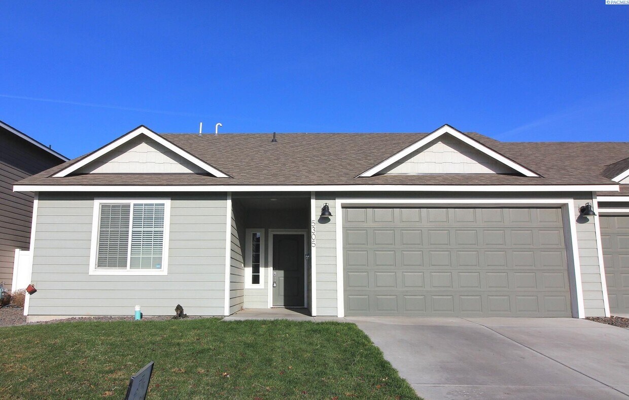 Primary Photo - 3 Bed/2 Bath Townhouse in West Pasco!