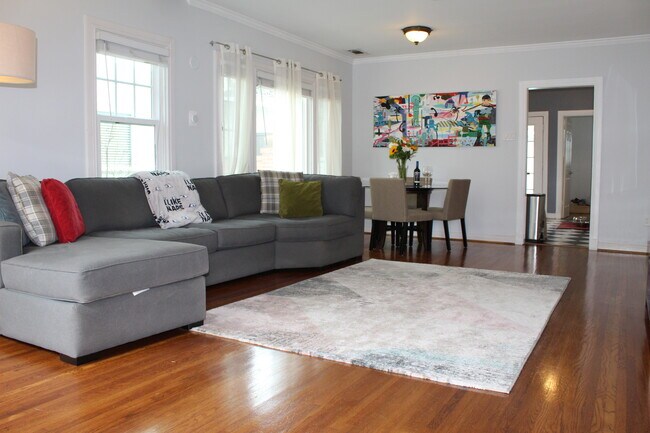 Foto del edificio - 2509 E 2nd St