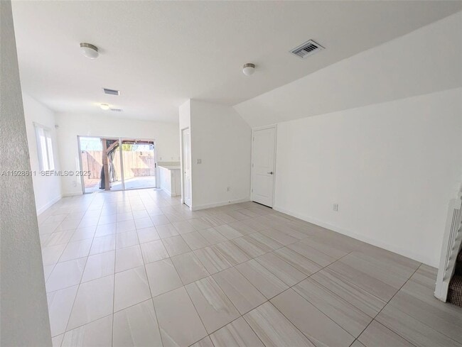 Building Photo - 1238 NW 4th Ln