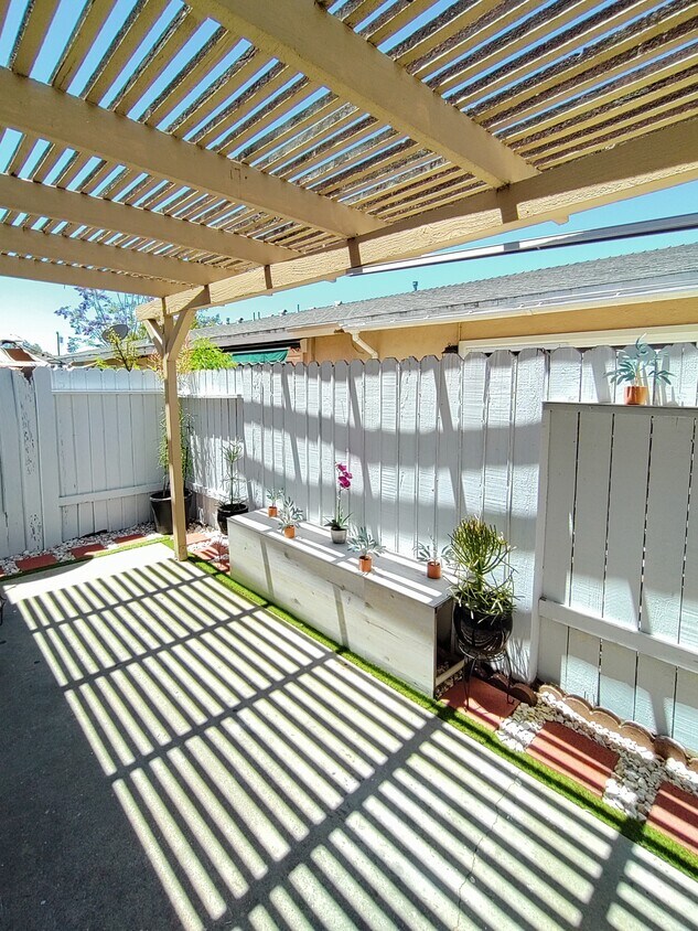 Foto principal - 630 S Knott Ave
