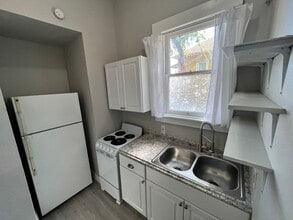 Building Photo - 1318 Willow St