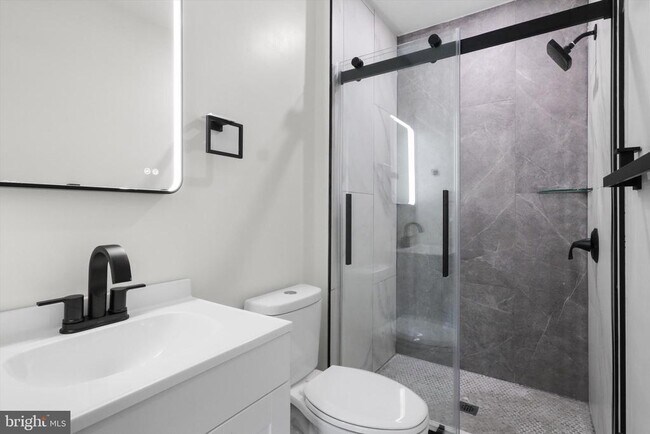 Foto del edificio - 7414 Pohick Rd