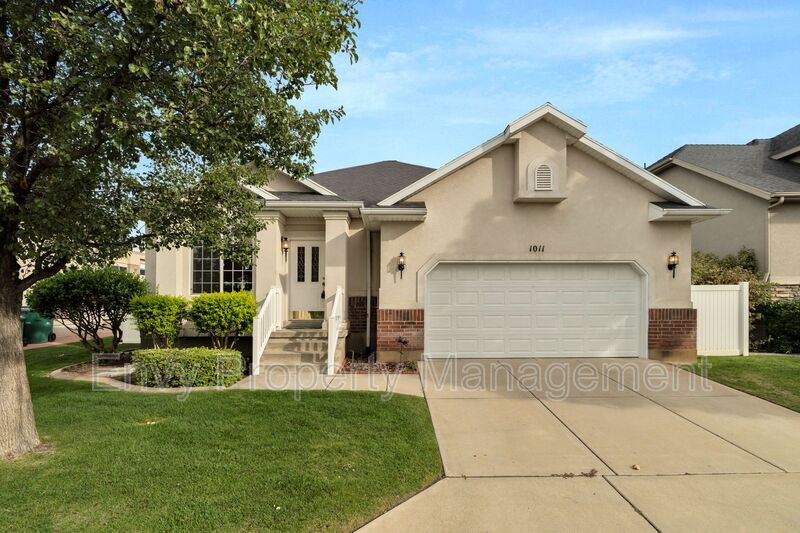 Primary Photo - 1011 E Wyndom Way