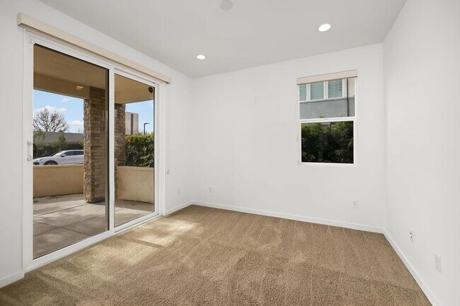 Foto del edificio - 370 Broadway Dr