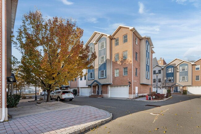 Photo - 620 38th St Townhome