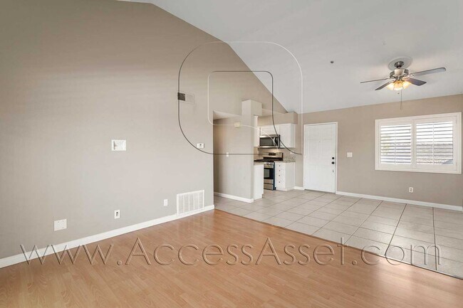 Foto del edificio - Fullerton Condo Near CSUF + Easy Freeway Access