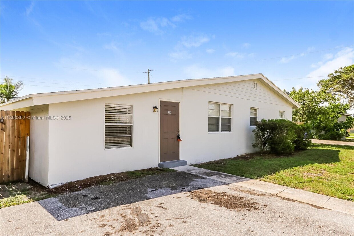 Primary Photo - 1116 S 14th Ct