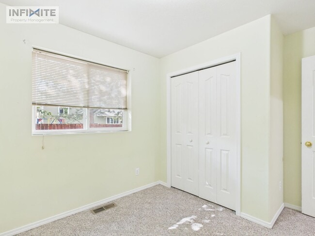 Foto del edificio - 3 Bedroom with a One Car Garage