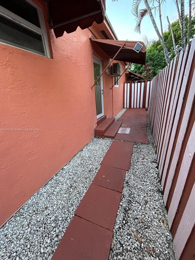 Foto del edificio - 3085 NW Flagler Terrace