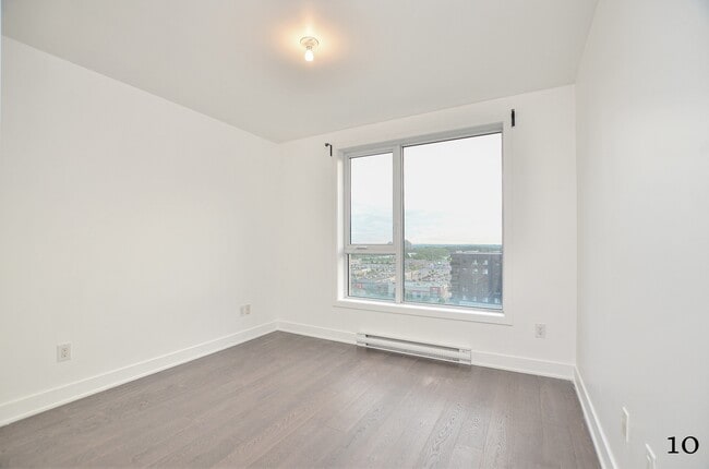 Building Photo - 1400 Rue Lucien-Paiement
