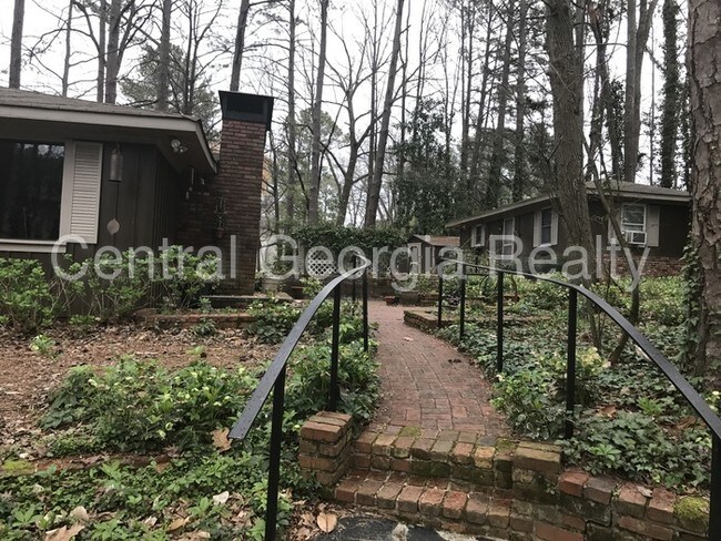 Foto del edificio - 2604 N Druid Hills Rd NE