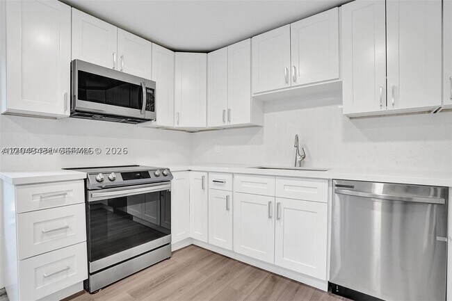 Foto del edificio - 630 NE 52nd St