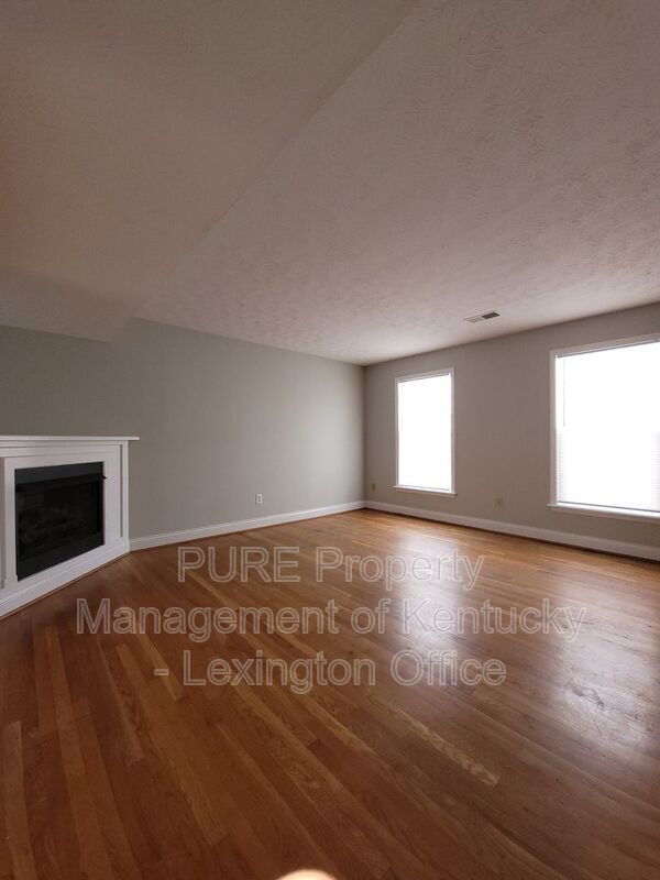 Foto del edificio - 620 Sherard Cir