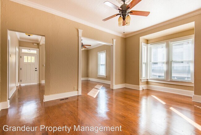 Foto del edificio - 4 br, 2.5 bath House - 111 W. Williams St.