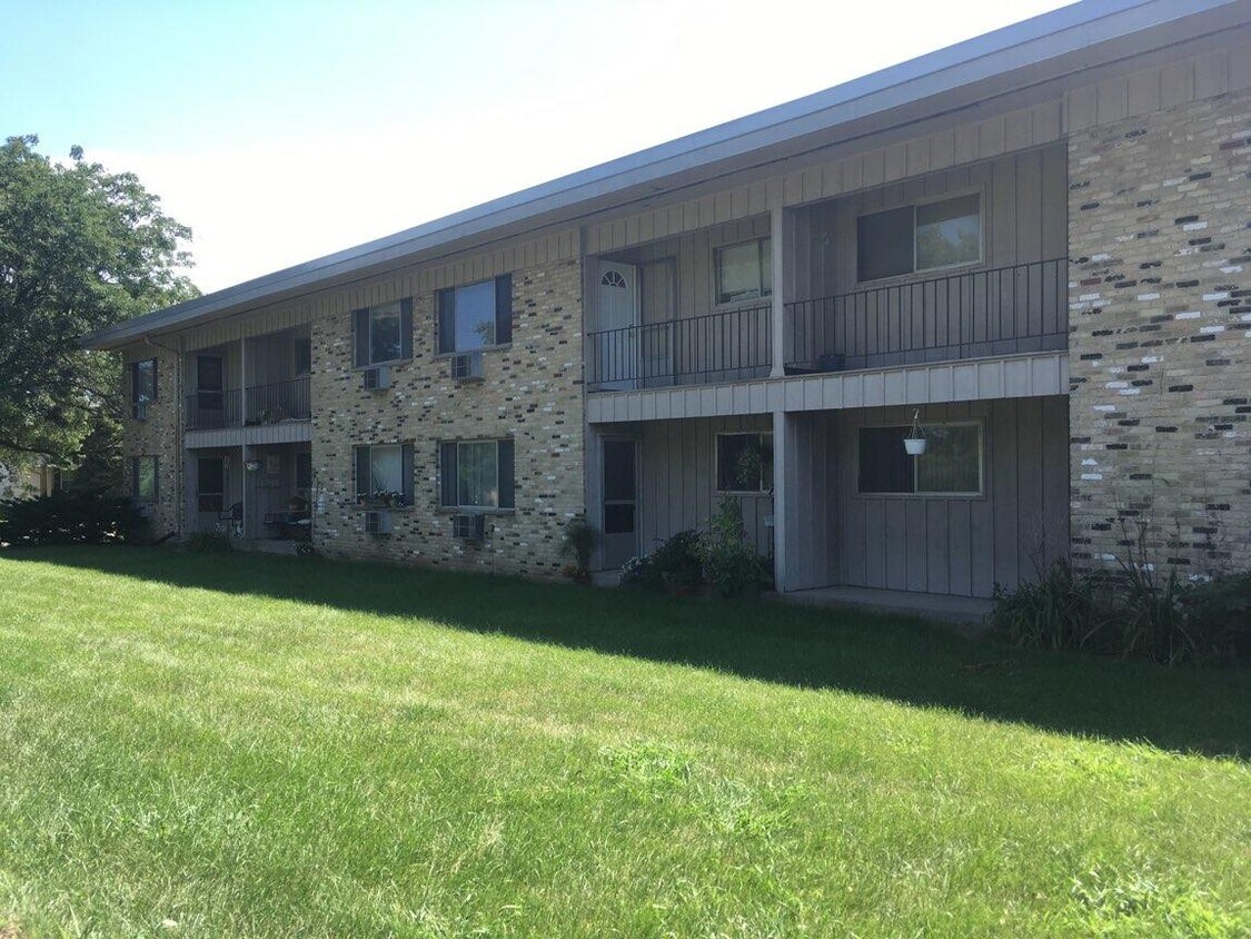 3811 S 35th St, Greenfield, WI 53221 Room for Rent in Greenfield, WI
