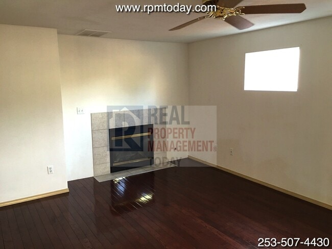 Building Photo - Wonderful 4 Bedroom with Large Covered Dec...
