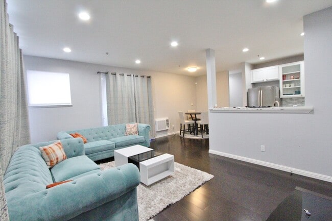 Building Photo - $2,890- GORGEOUS TWO BEDROOM CONDO IN CENTRAL FREMONT BLOCKS FROM BART