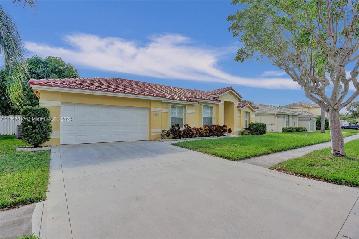 Foto principal - 10450 SW 17th Ct