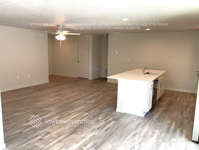 Building Photo - 1539 Leeward Ave SE