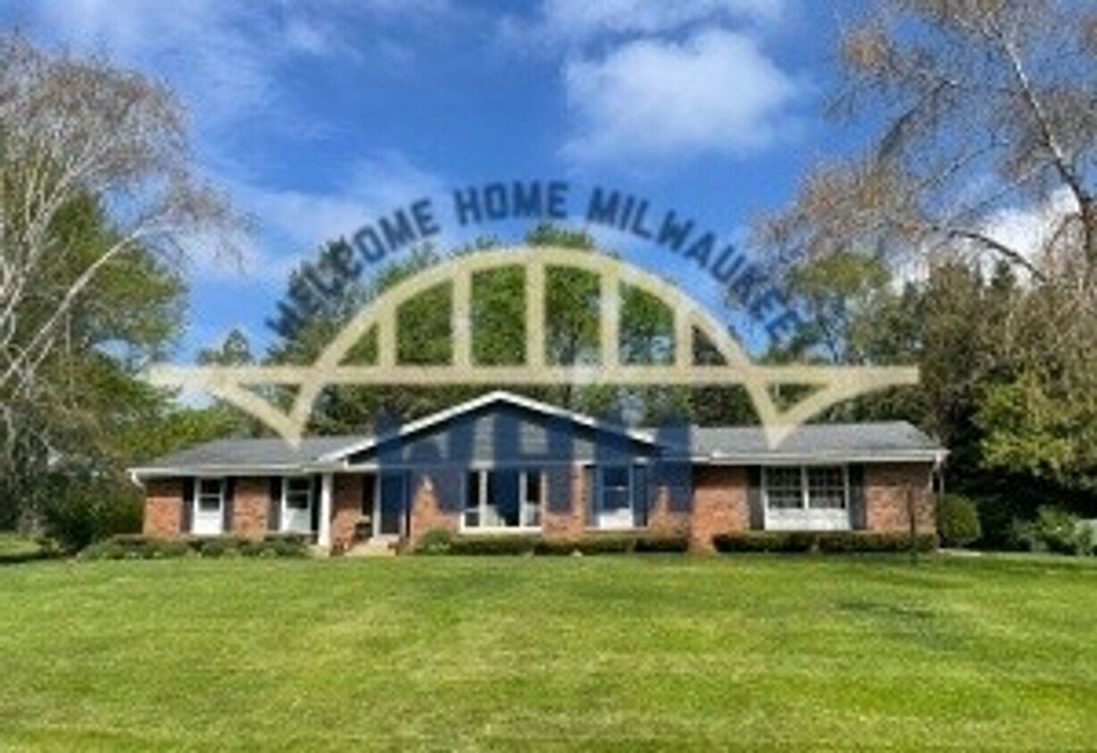 Foto principal - 825 Poplar Creek Dr